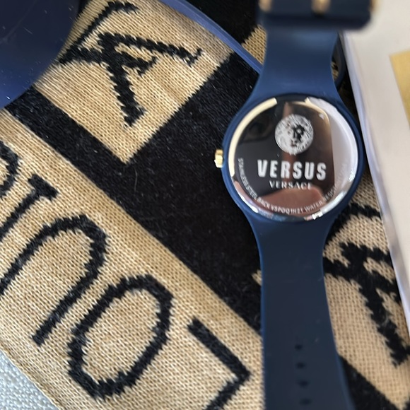 Versus Versace Unisex Watch with Case - Picture 2 of 6